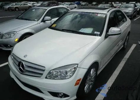 2009 Mercedes-Benz C300 z USA, uszkodzony, nr VIN WDDGF54X69R061899